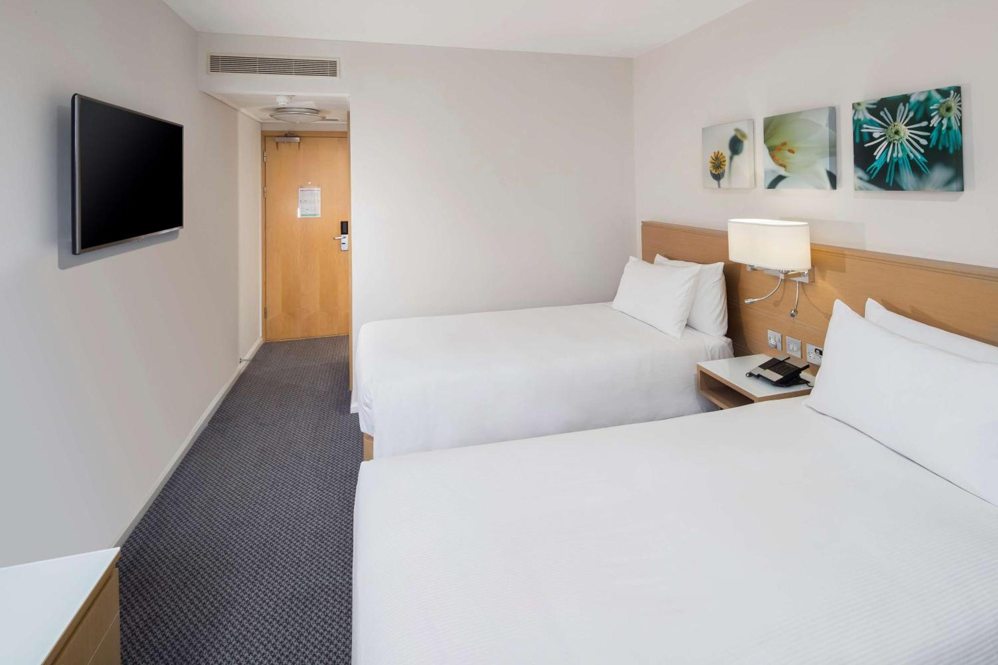 Hilton Garden Inn Bristol City Centre Exterior photo