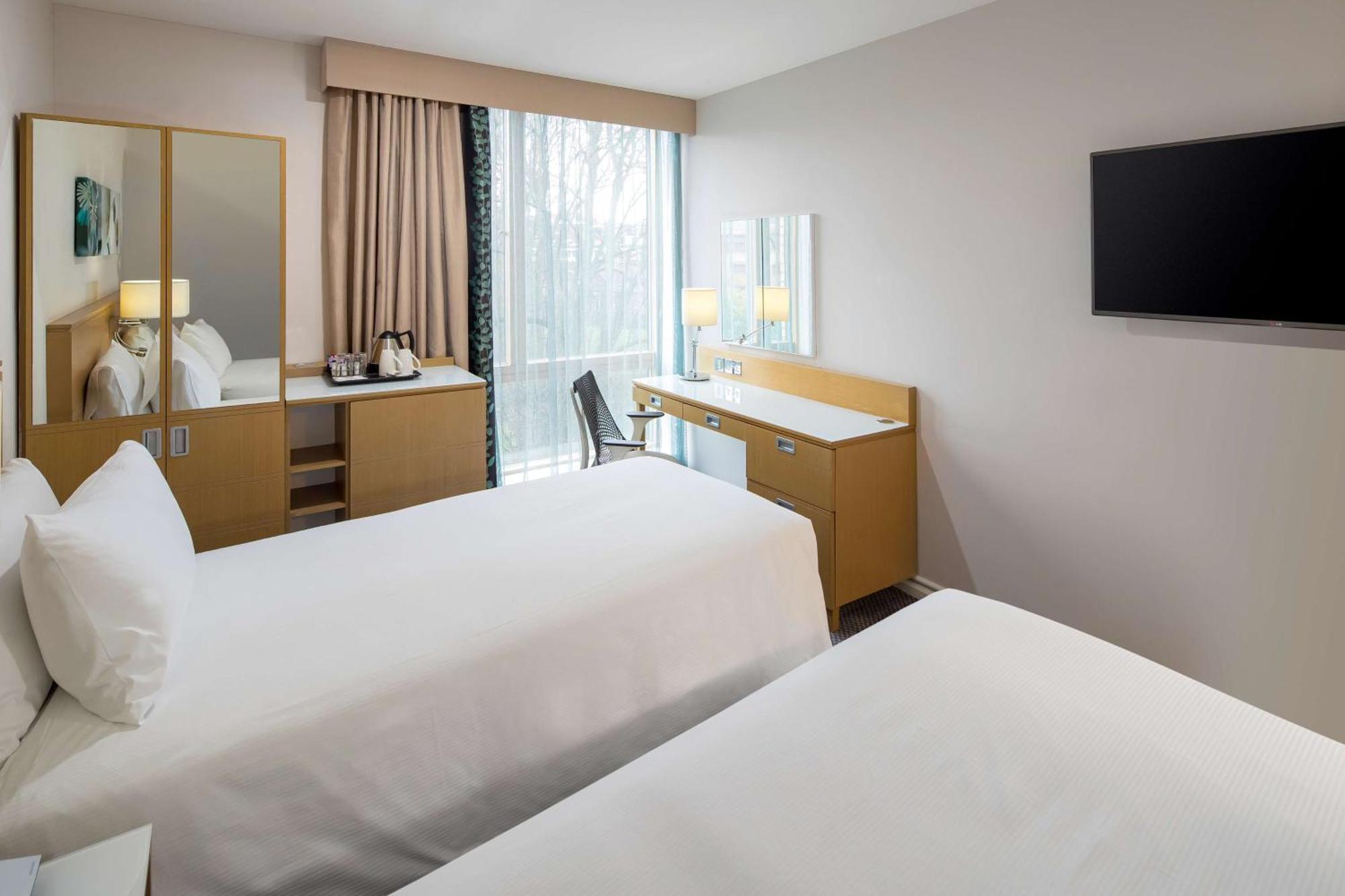 Hilton Garden Inn Bristol City Centre Exterior photo