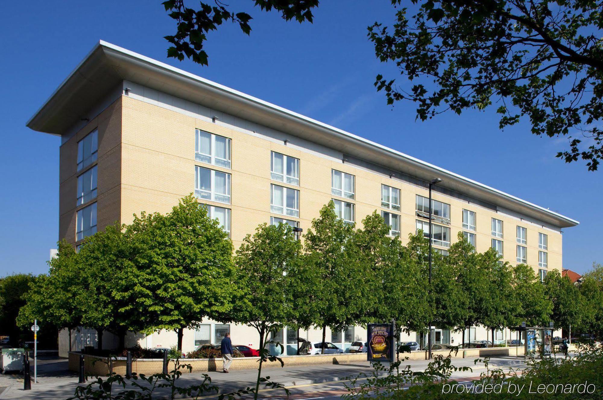 Hilton Garden Inn Bristol City Centre Exterior photo